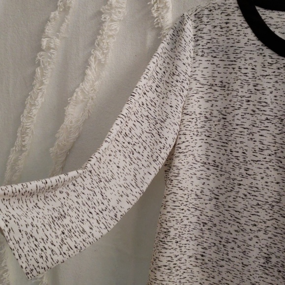 PRICE DROP! 3/4 Sleeve Patterned Blouse - Picture 3 of 3